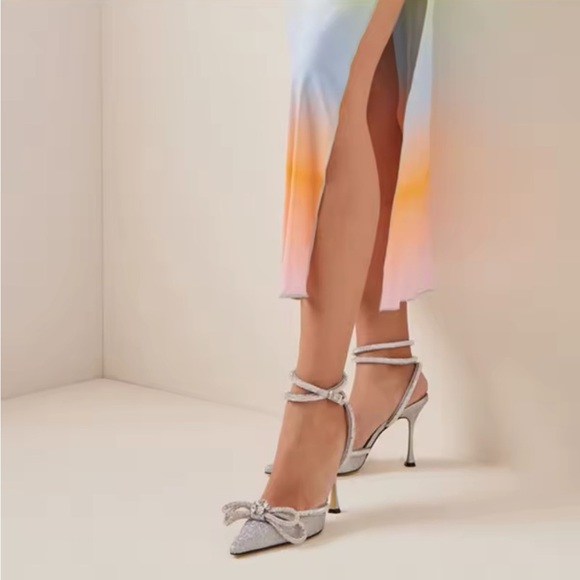 Chic Black Stiletto Heels with Sleek Design - Picture 8 of 10